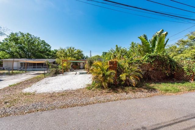 1325 54TH AVENUE N, St Petersburg, FL 33703