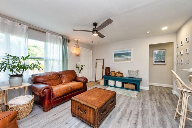 1325 54TH AVENUE N, St Petersburg, FL 33703