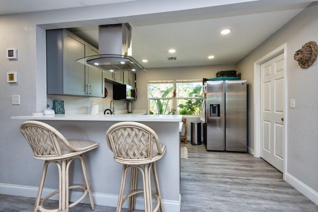 1325 54TH AVENUE N, St Petersburg, FL 33703