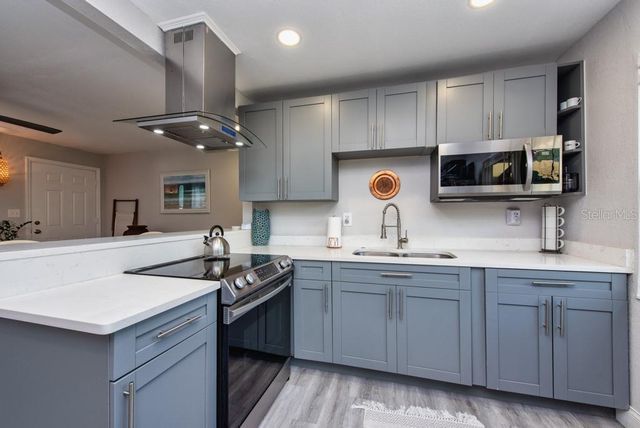 1325 54TH AVENUE N, St Petersburg, FL 33703