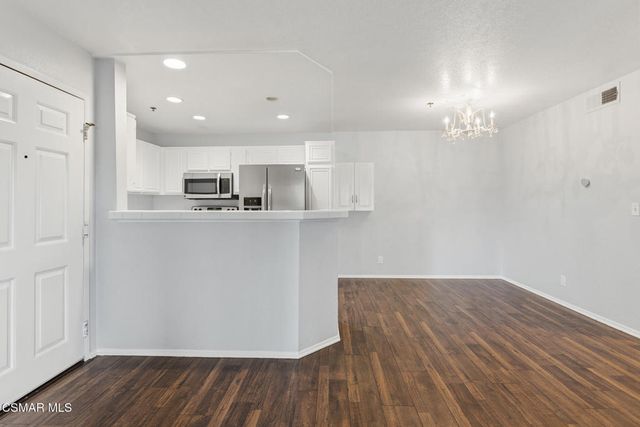 5728 Oak Bend Lane 208, Oak Park, CA 91377