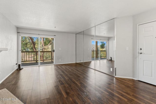 5728 Oak Bend Lane 208, Oak Park, CA 91377
