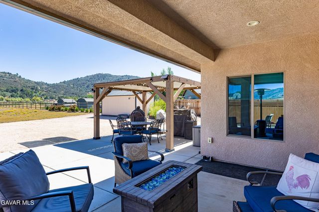 29926 Caddy Lane, Tehachapi, CA 93561