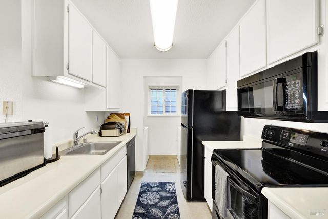 127 Lighthouse Dr, Vallejo, CA 94590