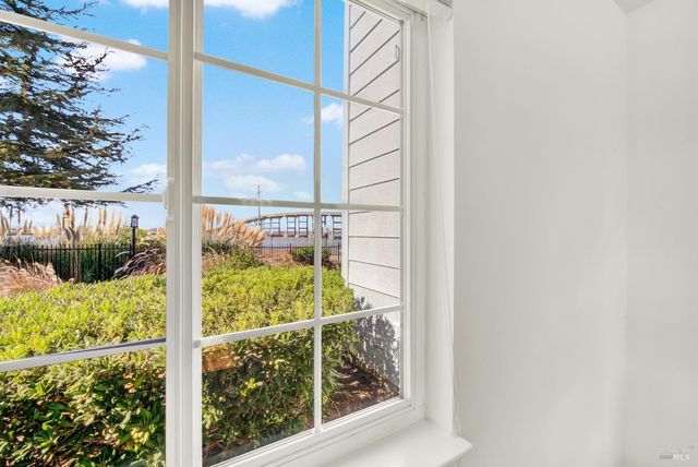 127 Lighthouse Dr, Vallejo, CA 94590