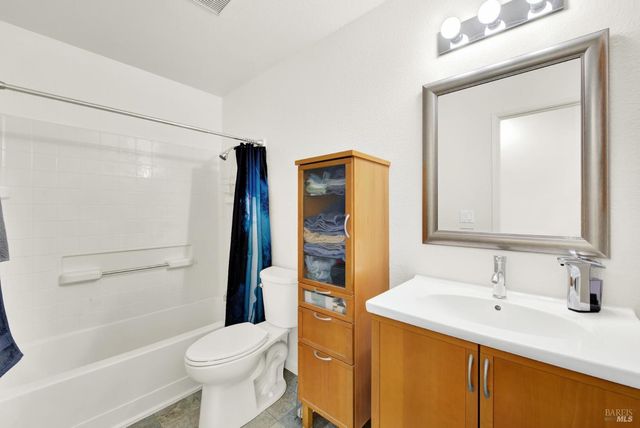 127 Lighthouse Dr, Vallejo, CA 94590