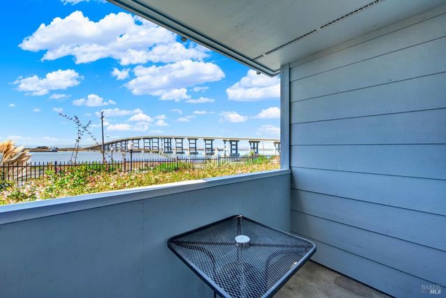 127 Lighthouse Dr, Vallejo, CA 94590