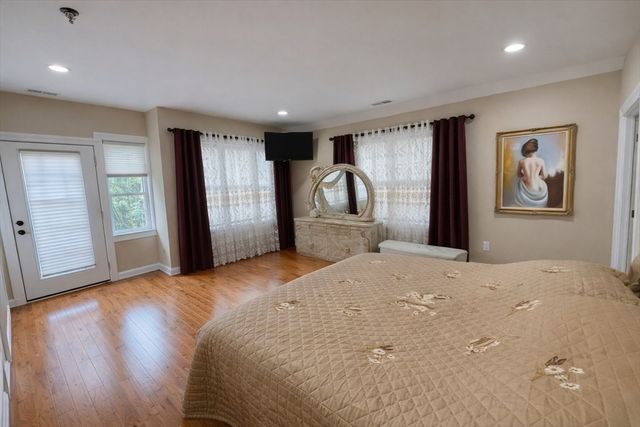 62 Golden Hills Rd, Saugus, MA 01906