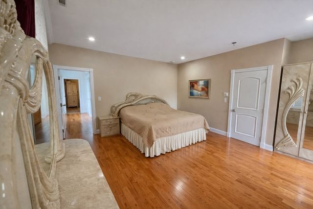 62 Golden Hills Rd, Saugus, MA 01906