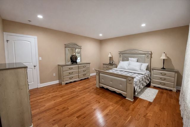 62 Golden Hills Rd, Saugus, MA 01906