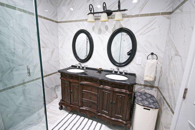 62 Golden Hills Rd, Saugus, MA 01906