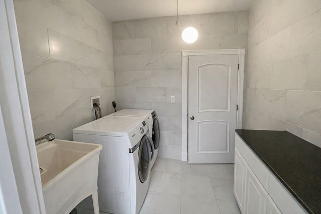 62 Golden Hills Rd, Saugus, MA 01906