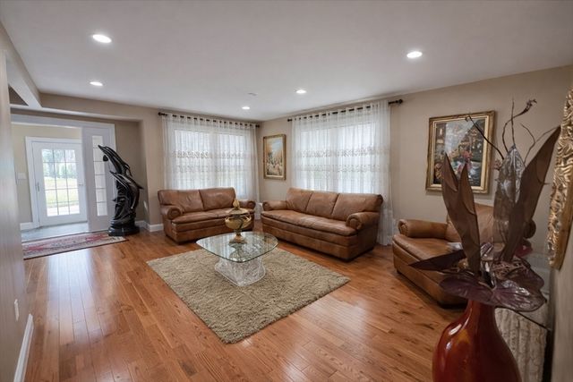 62 Golden Hills Rd, Saugus, MA 01906