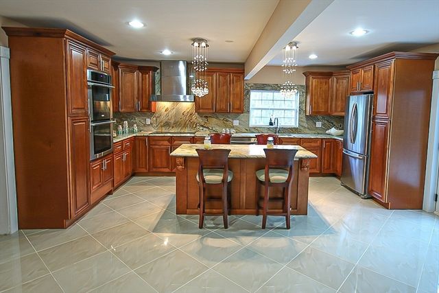 62 Golden Hills Rd, Saugus, MA 01906