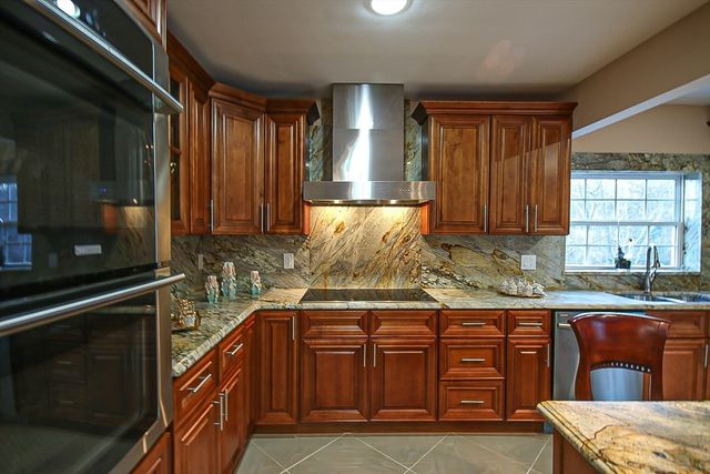 62 Golden Hills Rd, Saugus, MA 01906