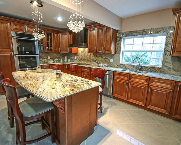 62 Golden Hills Rd, Saugus, MA 01906