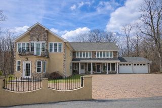 62 Golden Hills Rd, Saugus, MA 01906