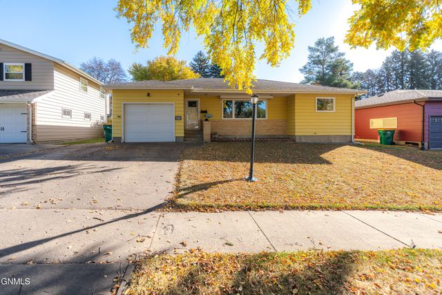 1321 17th Street, Bismarck, ND 58501 property photo