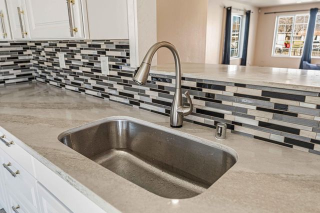 1916 Central Park Way, Modesto, CA 95351