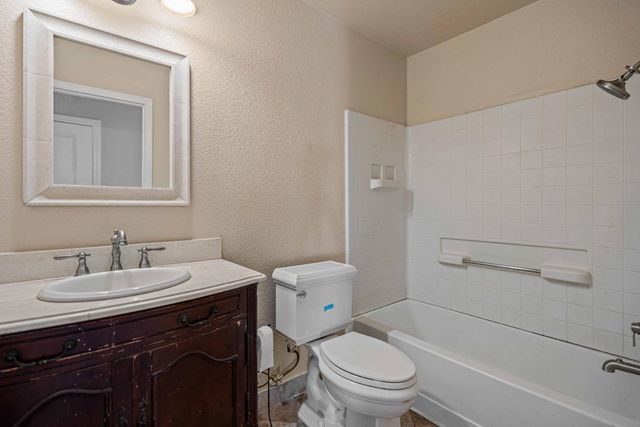 1916 Central Park Way, Modesto, CA 95351