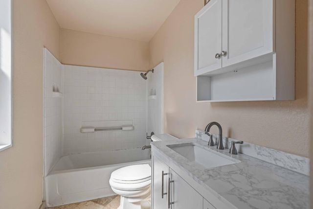 1916 Central Park Way, Modesto, CA 95351