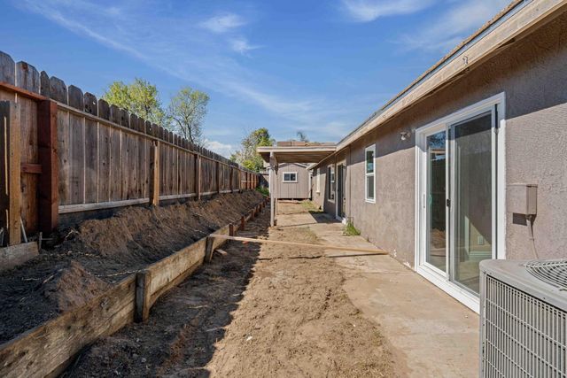 1916 Central Park Way, Modesto, CA 95351