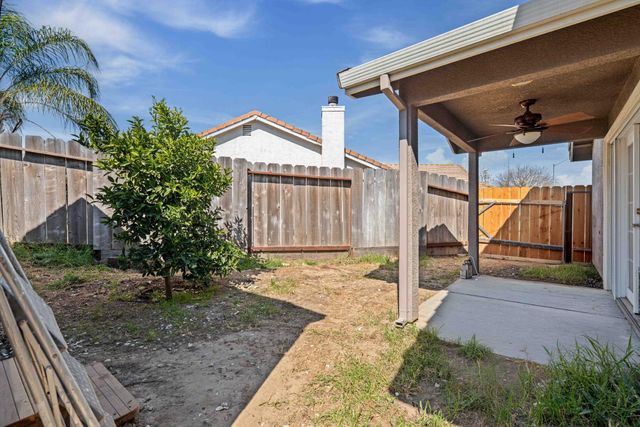 1916 Central Park Way, Modesto, CA 95351