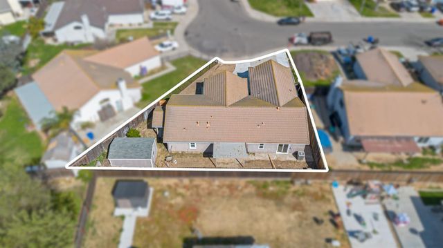 1916 Central Park Way, Modesto, CA 95351