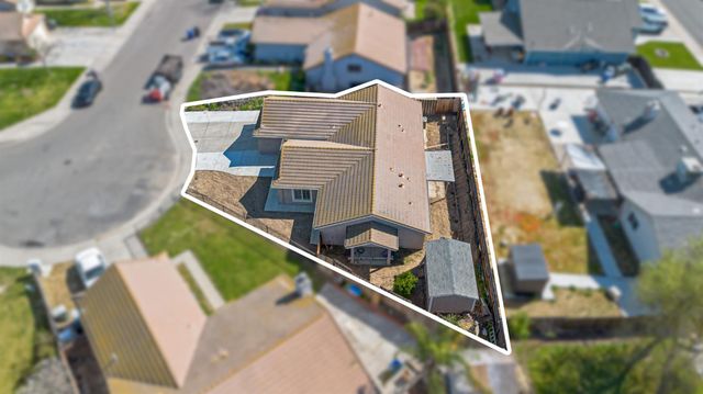 1916 Central Park Way, Modesto, CA 95351