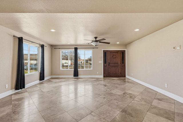 1916 Central Park Way, Modesto, CA 95351