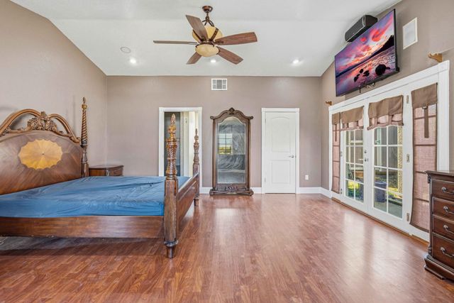 1916 Central Park Way, Modesto, CA 95351