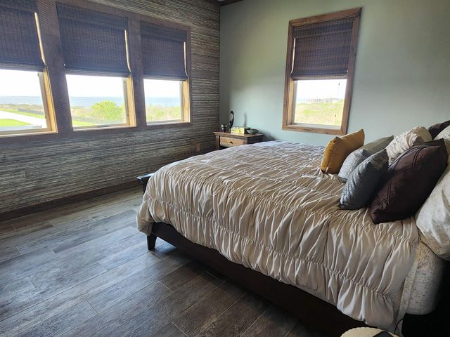 14 Sandy Point Dr, Grand Isle, LA 70358