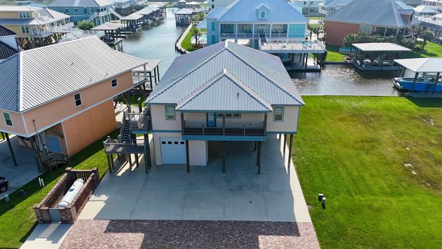 14 Sandy Point Dr, Grand Isle, LA 70358