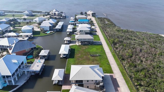 14 Sandy Point Dr, Grand Isle, LA 70358