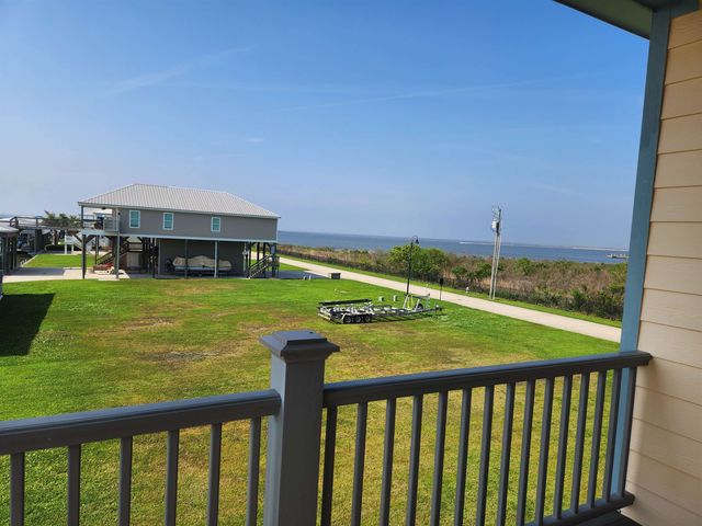 14 Sandy Point Dr, Grand Isle, LA 70358