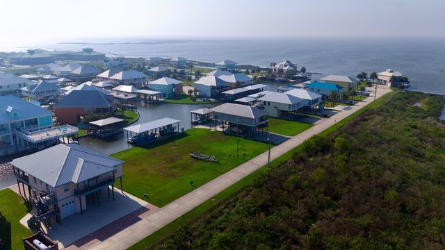 14 Sandy Point Dr, Grand Isle, LA 70358