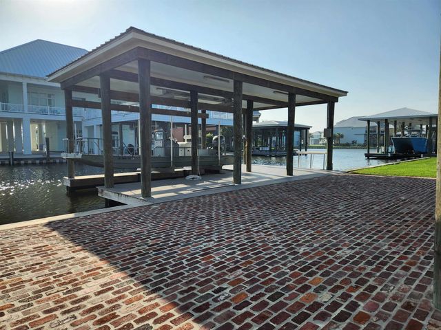 14 Sandy Point Dr, Grand Isle, LA 70358