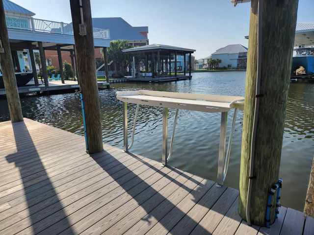 14 Sandy Point Dr, Grand Isle, LA 70358