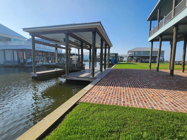 14 Sandy Point Dr, Grand Isle, LA 70358