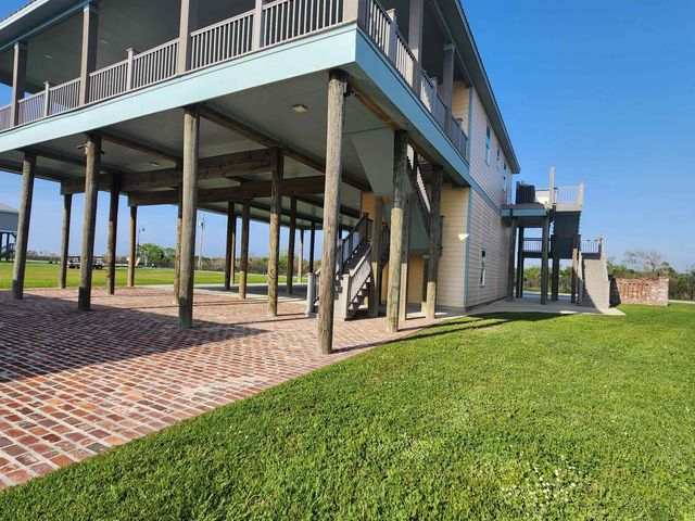14 Sandy Point Dr, Grand Isle, LA 70358