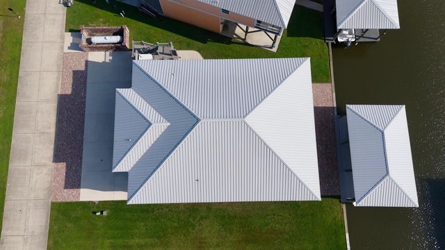 14 Sandy Point Dr, Grand Isle, LA 70358