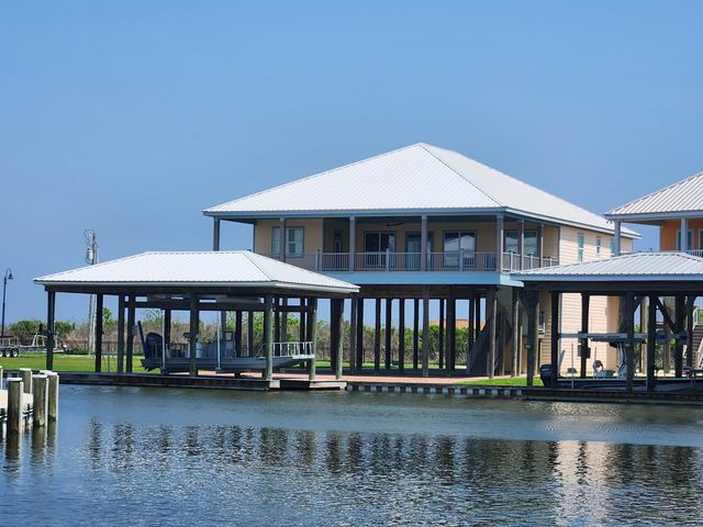 14 Sandy Point Dr, Grand Isle, LA 70358