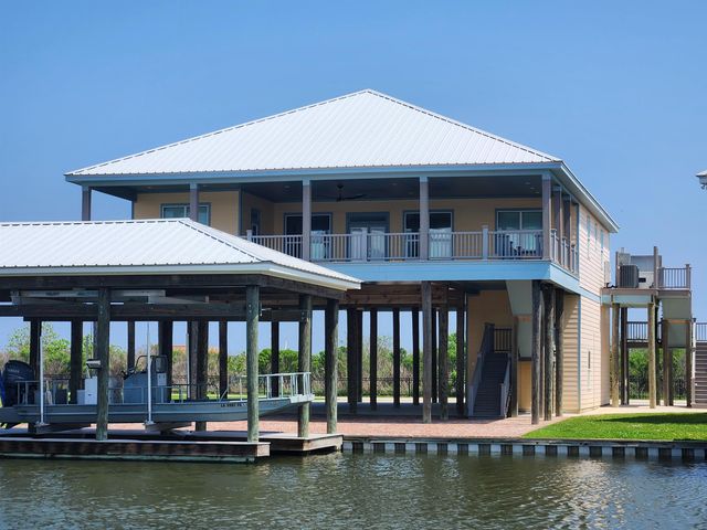 14 Sandy Point Dr, Grand Isle, LA 70358