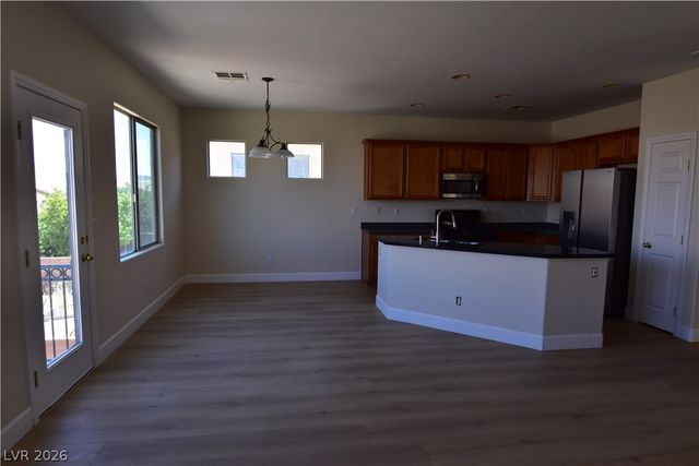 6350 Barrington Bridge Avenue, Las Vegas, NV 89122