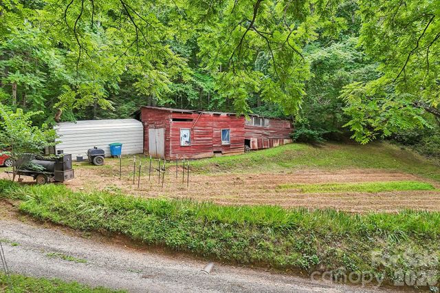 25 Viola Lane, Swannanoa, NC 28778