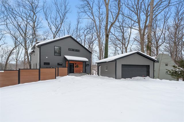 130 Singer Lake Trail, Baroda, MI 49101