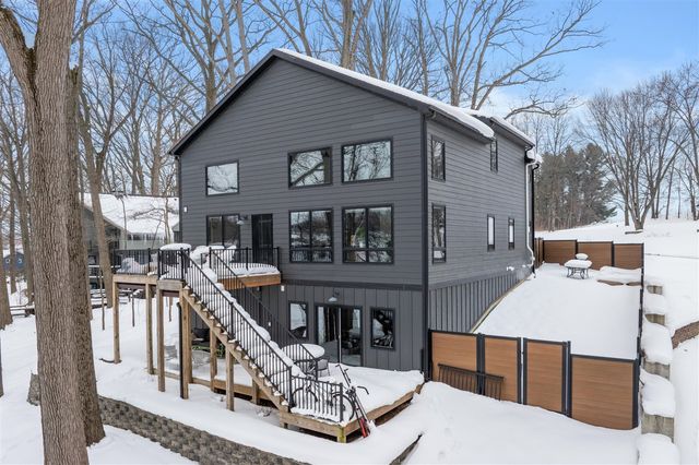 130 Singer Lake Trail, Baroda, MI 49101