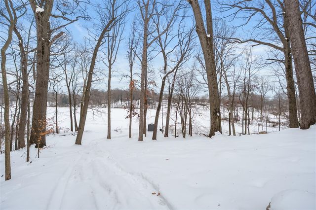 130 Singer Lake Trail, Baroda, MI 49101