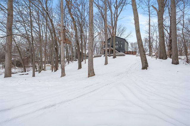 130 Singer Lake Trail, Baroda, MI 49101