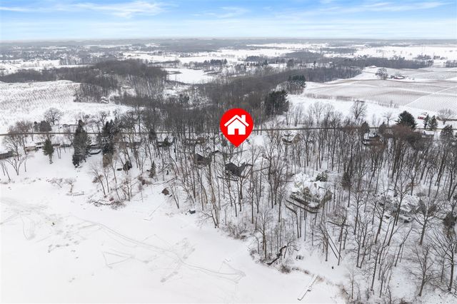 130 Singer Lake Trail, Baroda, MI 49101